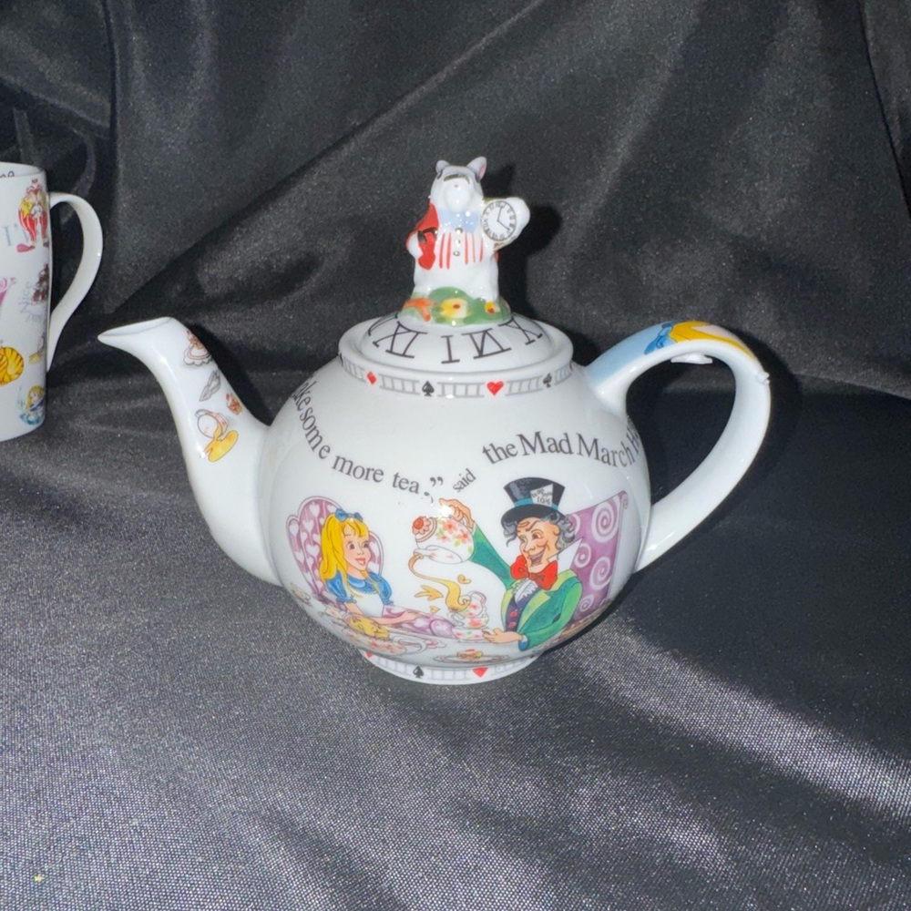 Disney Alice in Wonderland Teapot